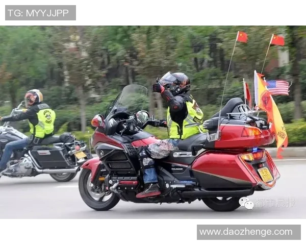 聚焦球鞋与绿茵巨星专属定制演绎速度力量与荣耀故事