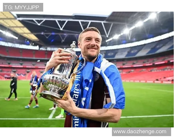 传奇球星奋斗历程:从草根到巅峰的足球励志故事 传奇球星奋斗历程:从草根到巅峰的足球励志故事